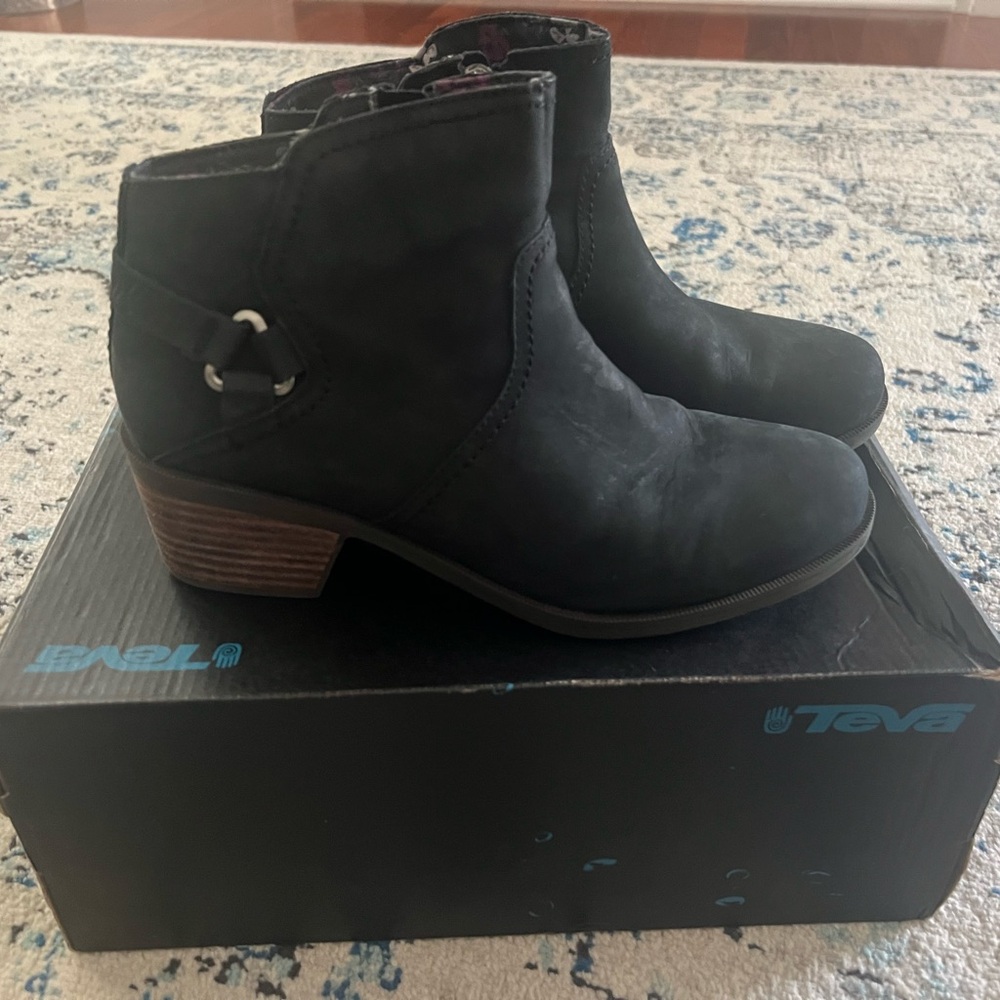 Teva booties- 10